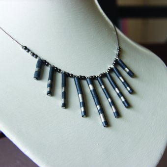 Collier tube noir et argent